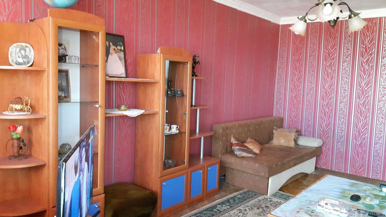 Дава се под наем Двустаен апартамент в Враца, Център - 68 кв.м за 280.5 € - Снимка #3