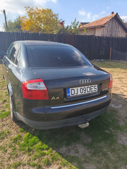 Vând Audi A4 avariat