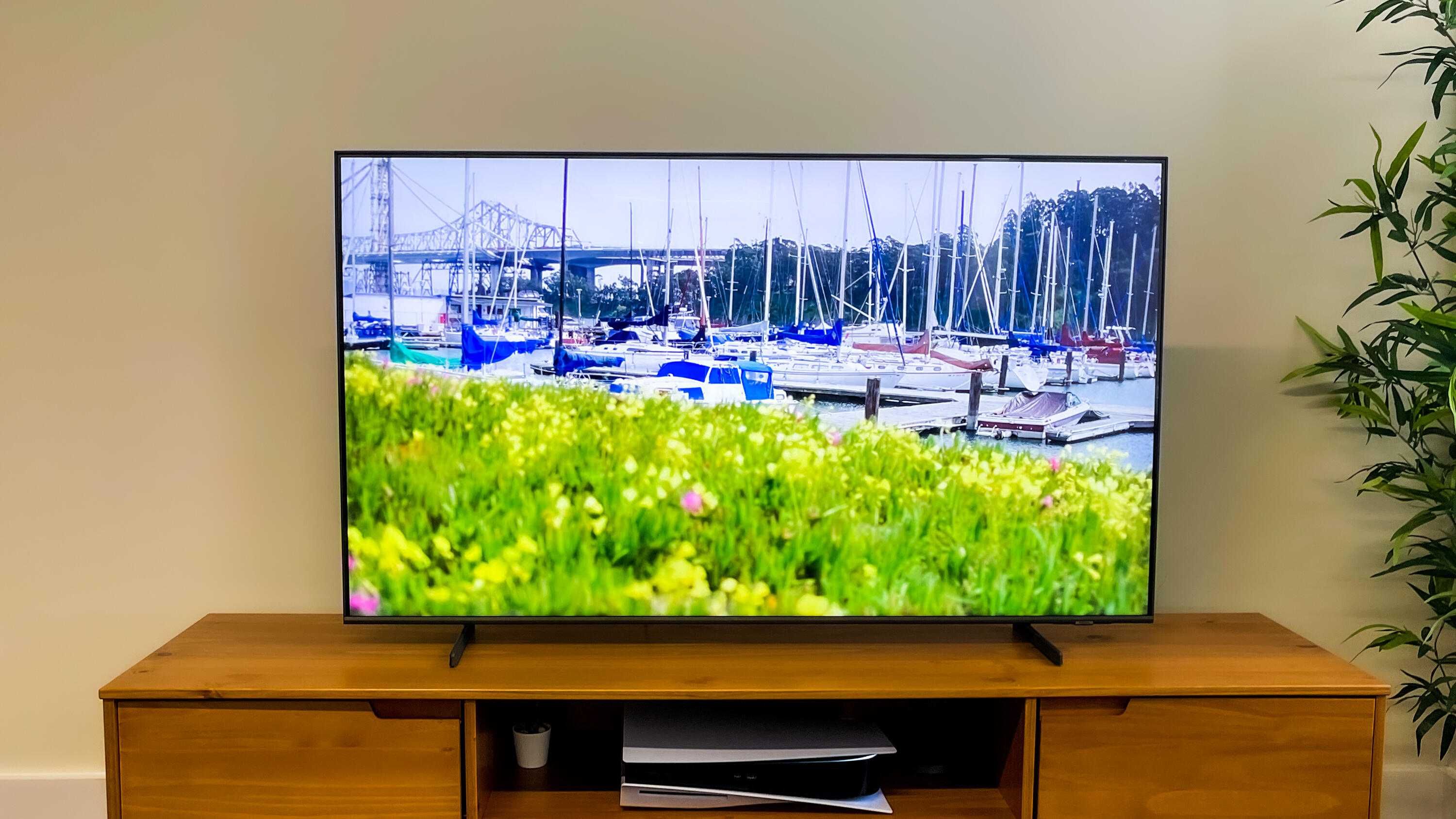 Телевизор QLED Samsung QE55Q60B 55" (Новинка 2022) + акция