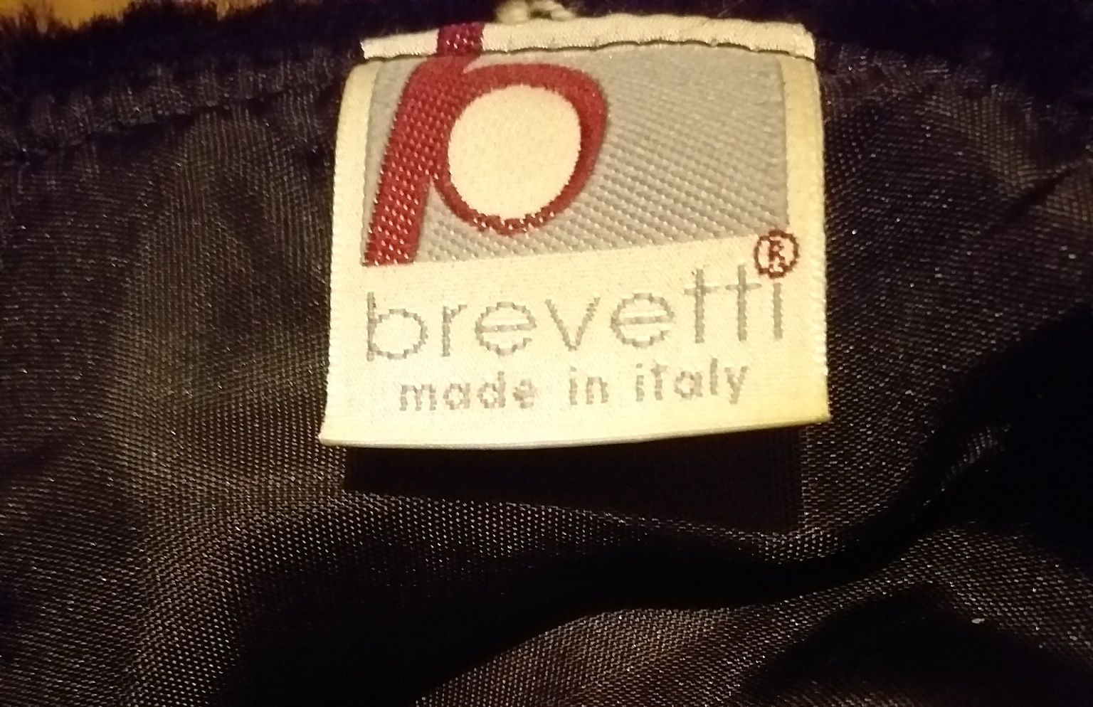 Ефектно асиметрично дамско манто/наметало на Brevetti