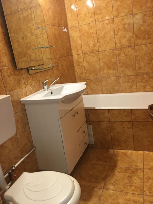 Inchiriez apartament trei camere et 3 zona cinema Barlad linga Fix