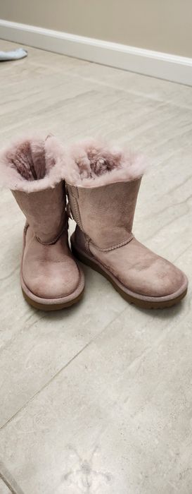 Vând Ugg marimea 28