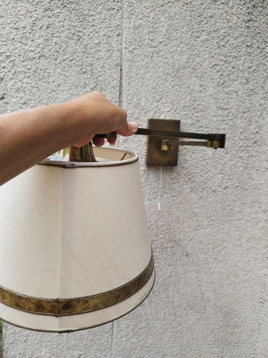 АНТИКВАРНА месингова стенна лампа с двойно чупещо се рамо