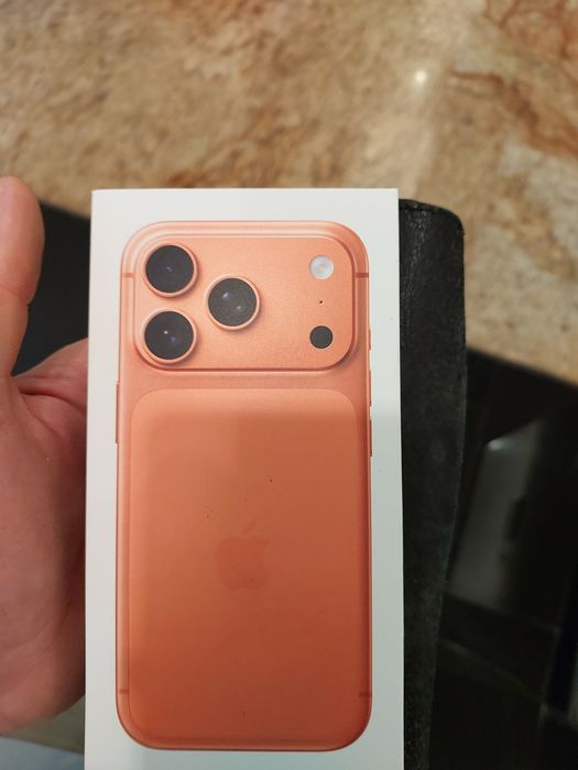 iPhone 17 pro продам