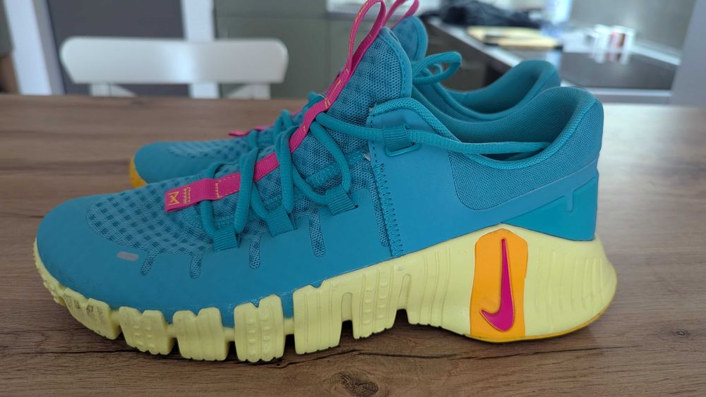 Adidasi Nike Free Metcon 5 - Dusty Cactus/Fierce Pink - 43
