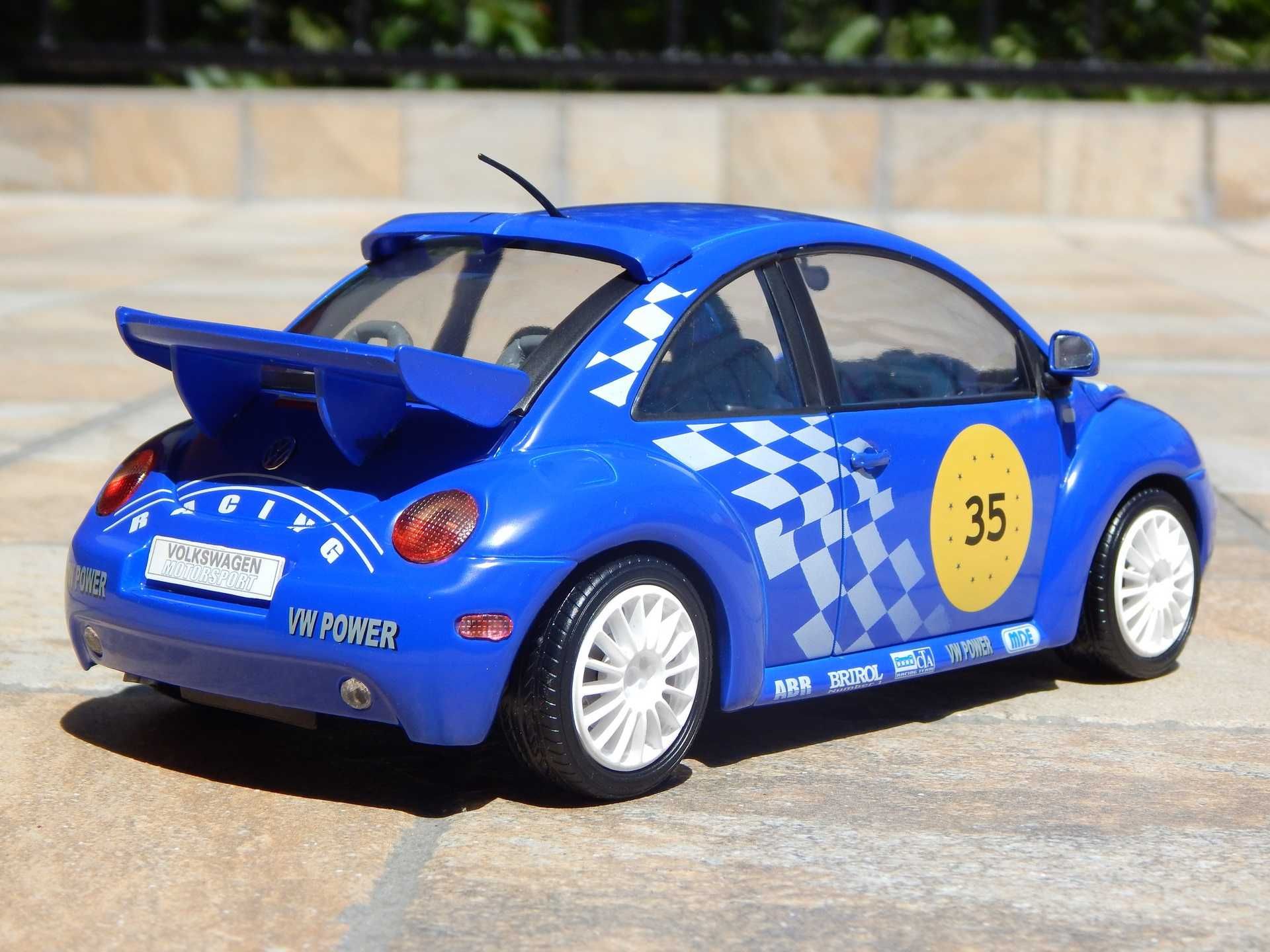 Macheta Volkswagen New Beetle 1999 Racing Blue scara 1:18 Solido