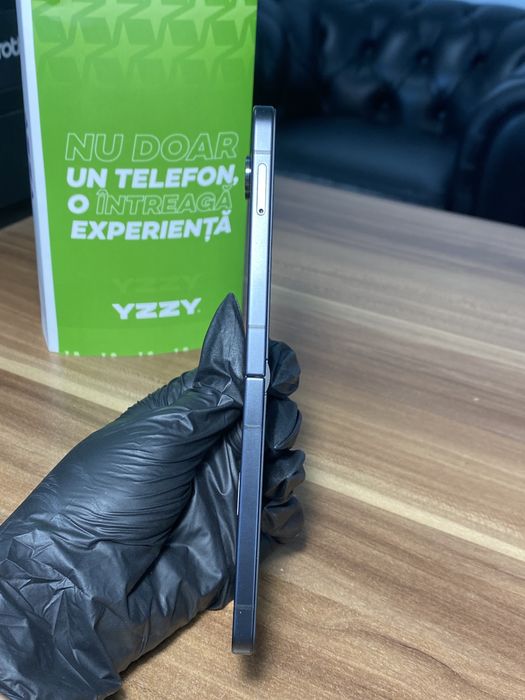 Samsung Galaxy Z Flip7 • 512 GB • Black