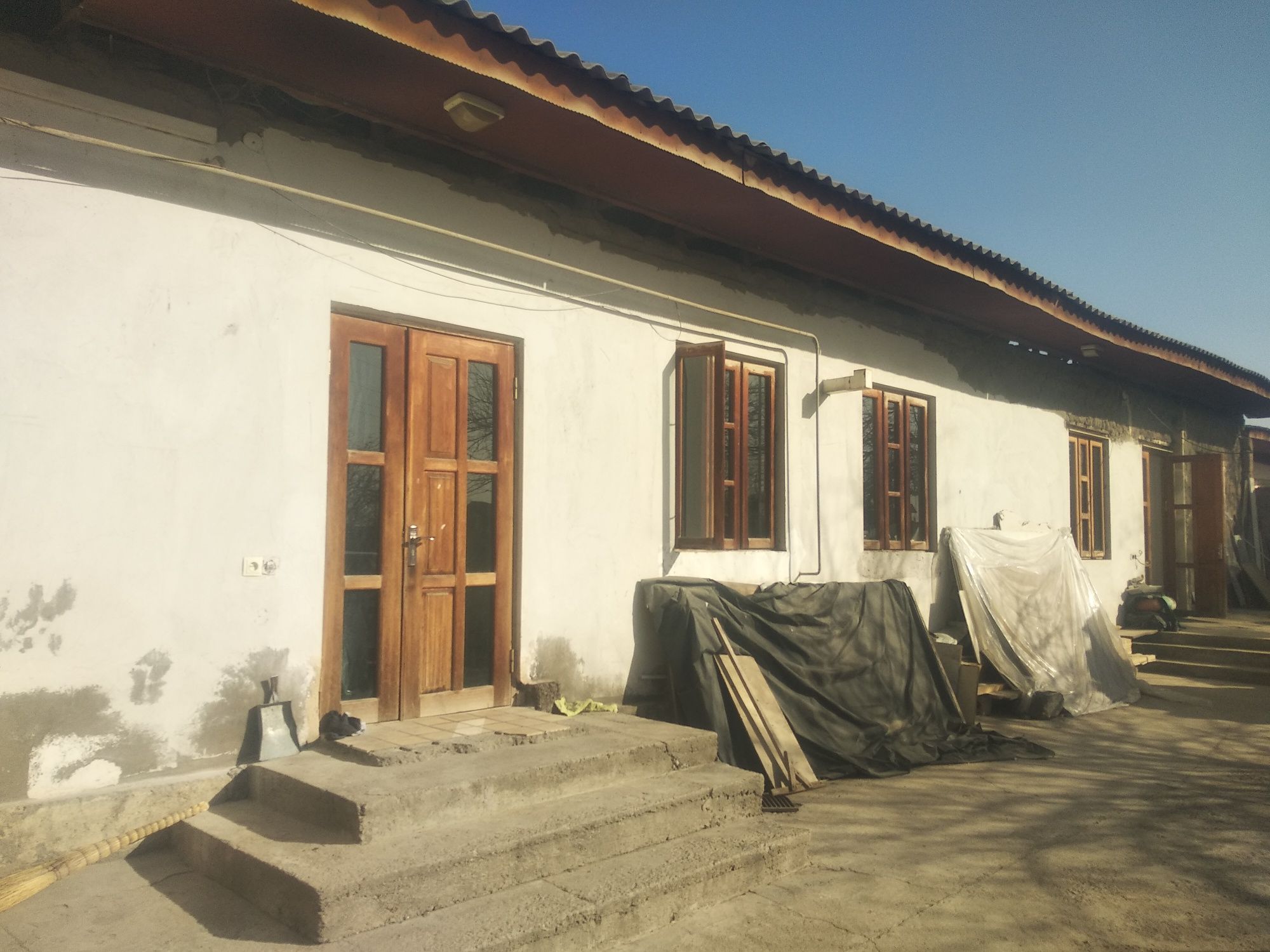 Qoʻyliqda, hovli 3.5 sot, 140kv uyi bilan sotiladi