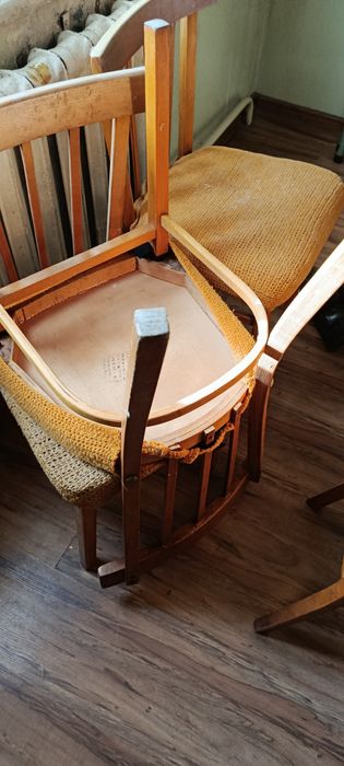 Отдадим старые стулья и старое трюмо