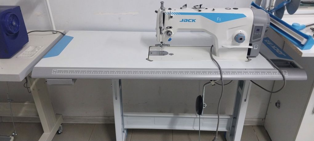Продам швейную машинку JAKC F5