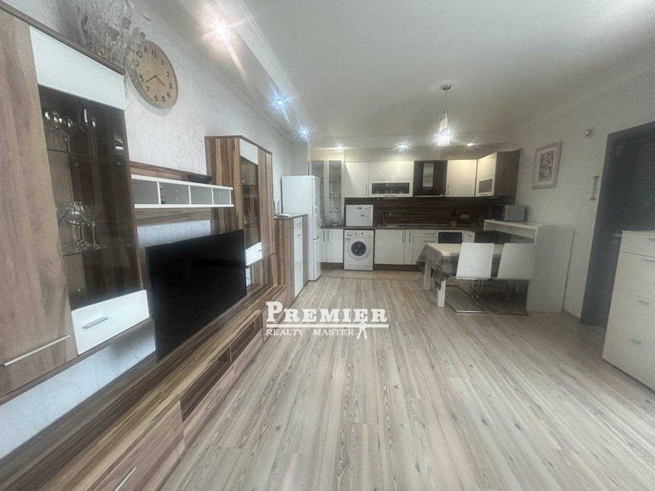 Продава се Двустаен апартамент в Бургас, Лазур - 70 кв.м за 5000 €/кв.м - Снимка #2