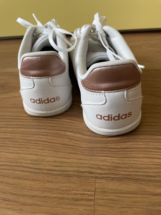Бели кожени кецки Adidas