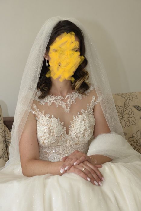 Vând rochie de mireasa A-line+voal+crinolina