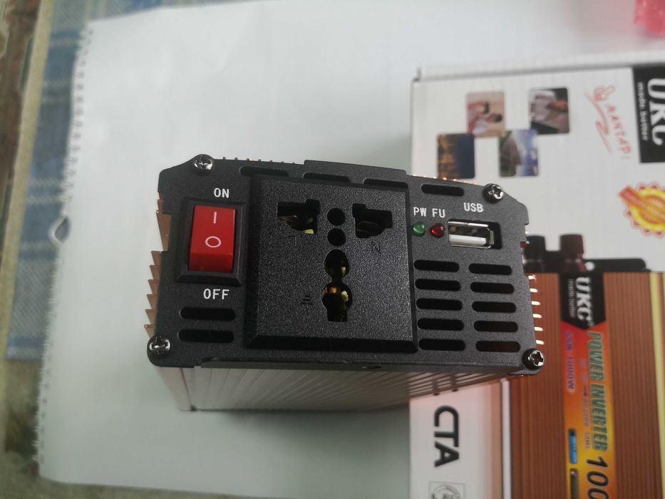 Invertor tensiune 12 V 1000 W