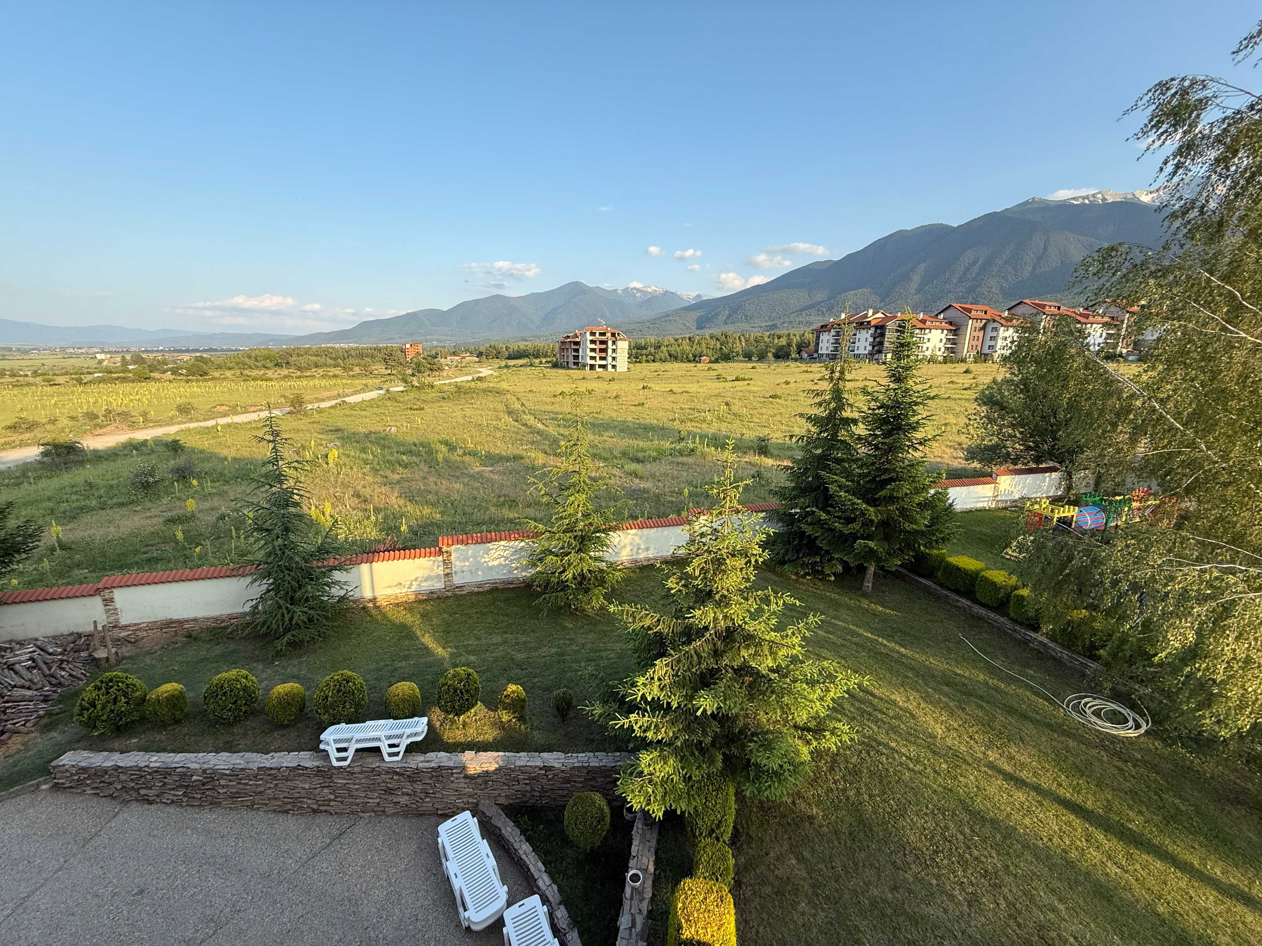 Просторно студио с директна гледка към Пирин планина за продажба