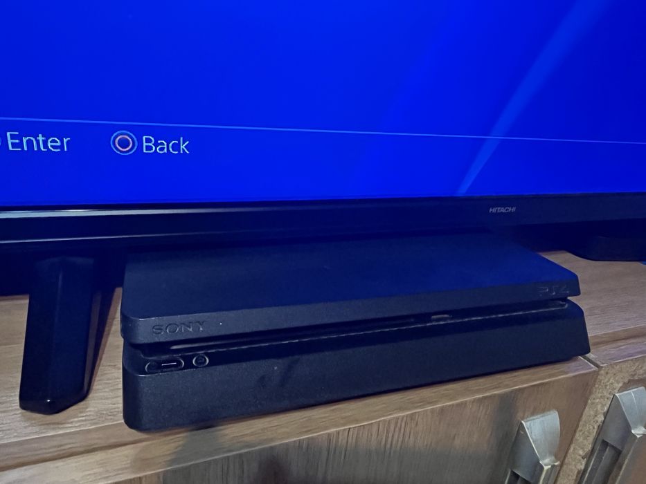 PlayStation 4 Slim – 500 GB + 2 джойстика + 11 игри