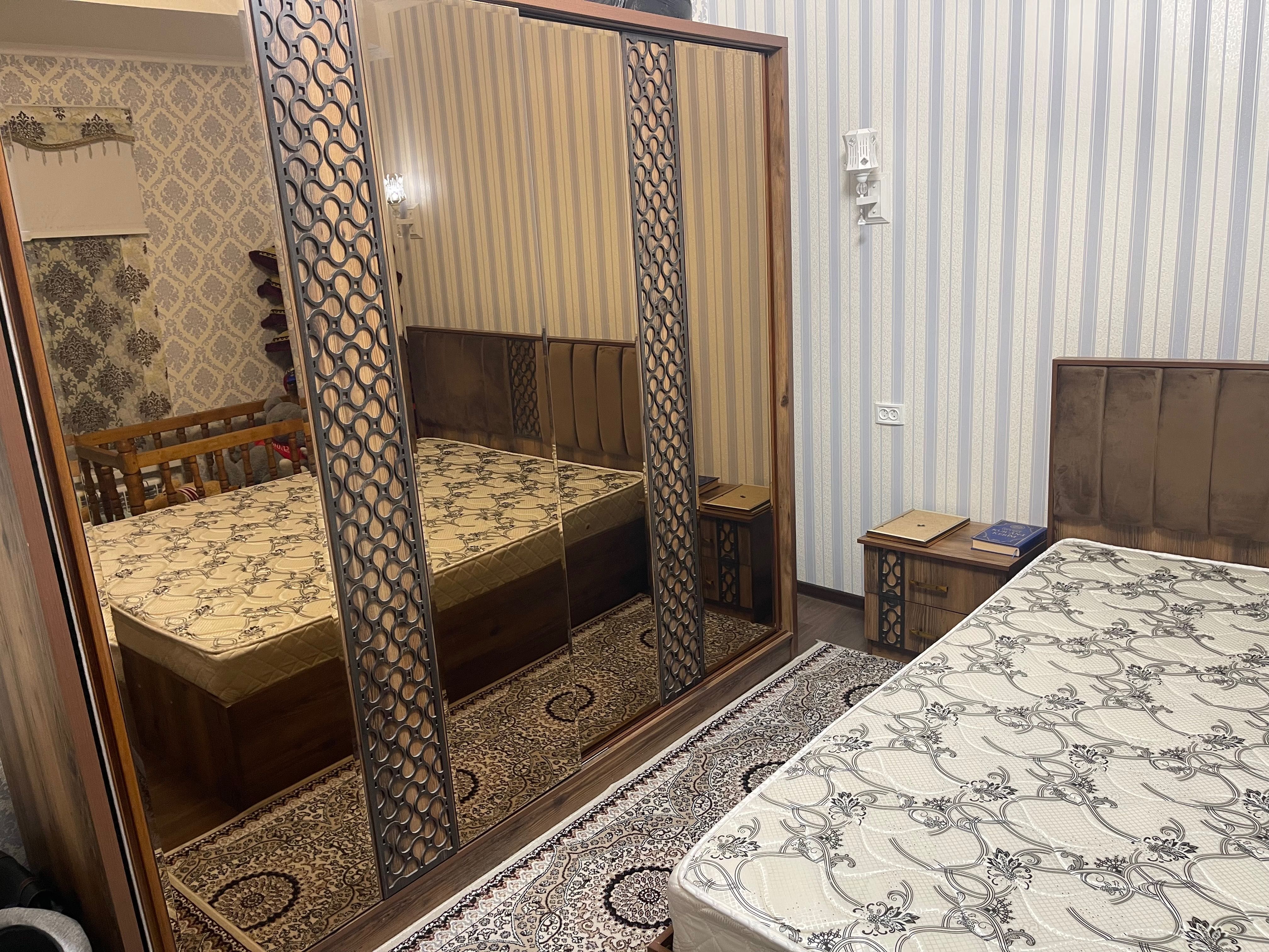 Двухспальный кровать с мебелью