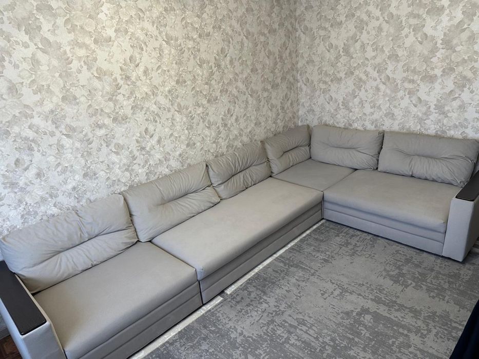 Продаю большой угловой диван в идеальном состоянии!