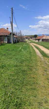 Дворно място със сонда за вода на 7км. от Хисар в село Черничево