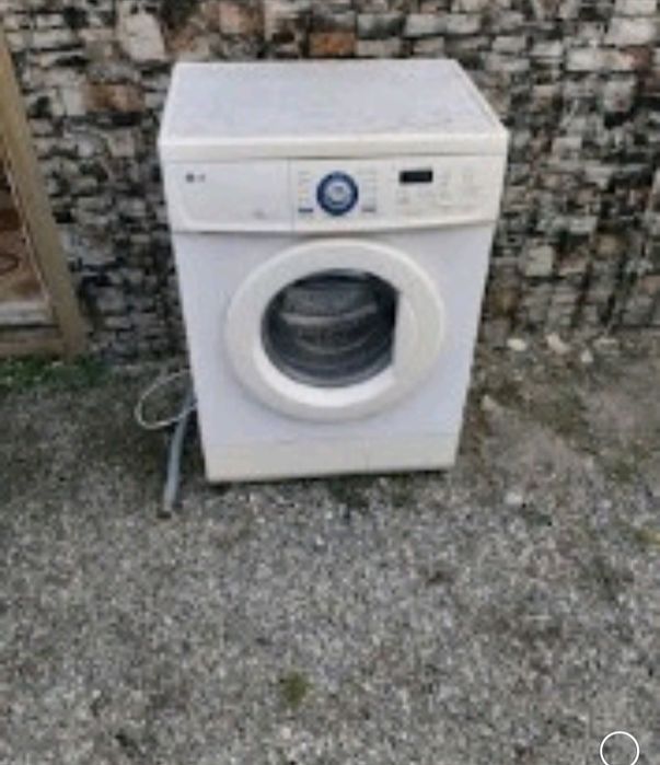 Отдам стиральную машину.