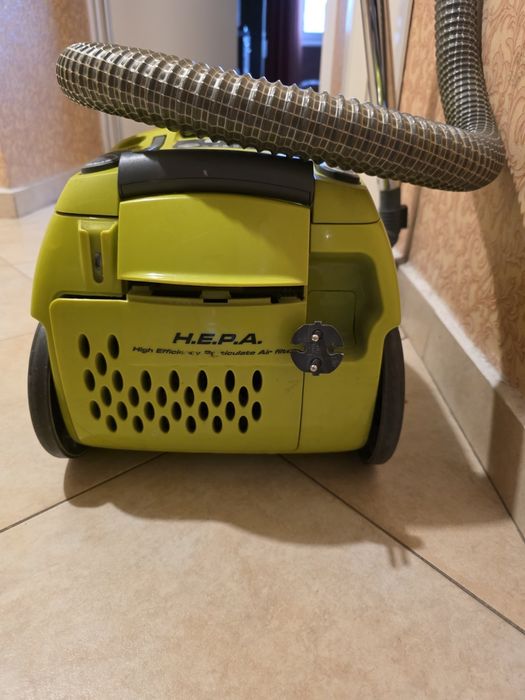 Продавам прахосмукачка Zelmer ,запазена и добре работеща висок клас