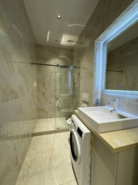 Продается 4х ком квартира на Ц-1, ор-р: Black star Burger, 180 м²