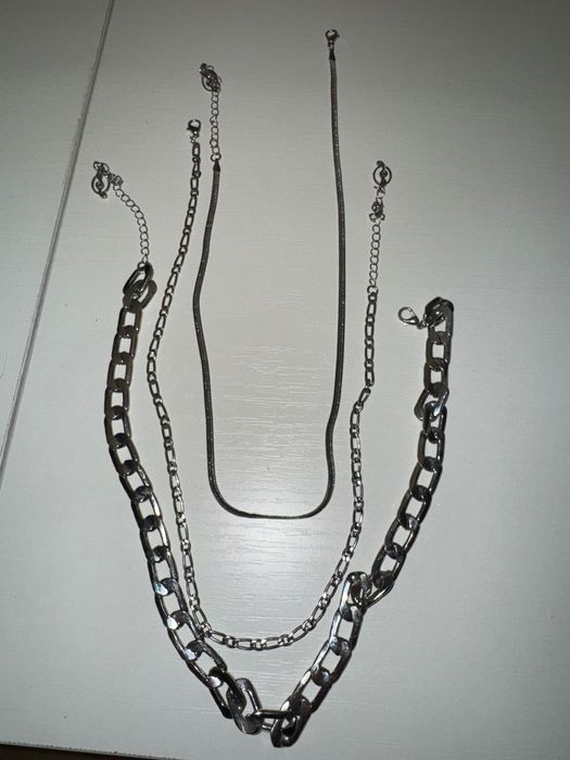 Продавам сребърни колиета