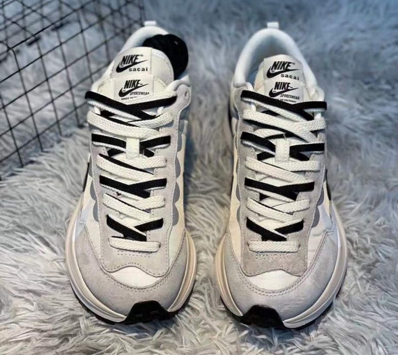 Нови дамски маратонки Sacai x Nike VaporWaffle Sesame and black