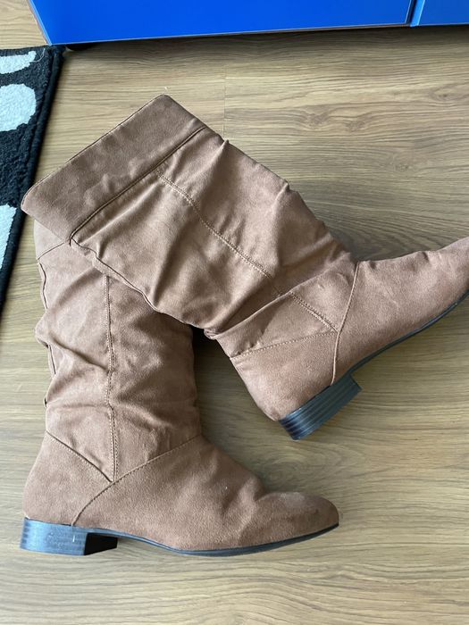 Нови велурени кафяви ботуши