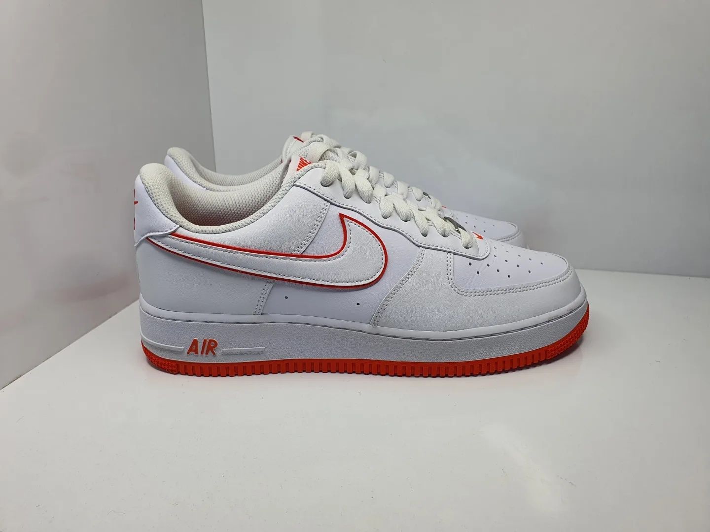 Кецове Nike Air Force 1 

Чисто нови с кутия.

Размер 44 стелка 28 см.
