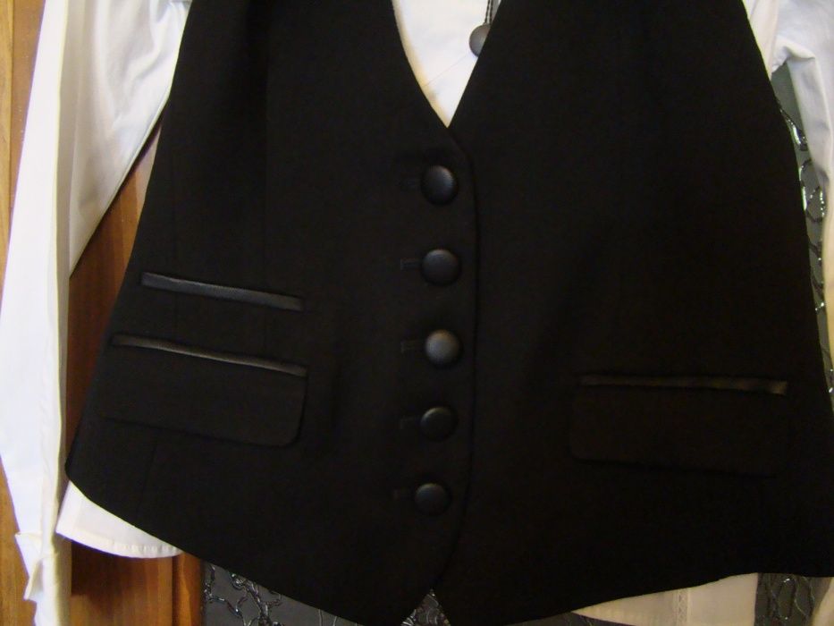 Елеци и риза за сервитьорки