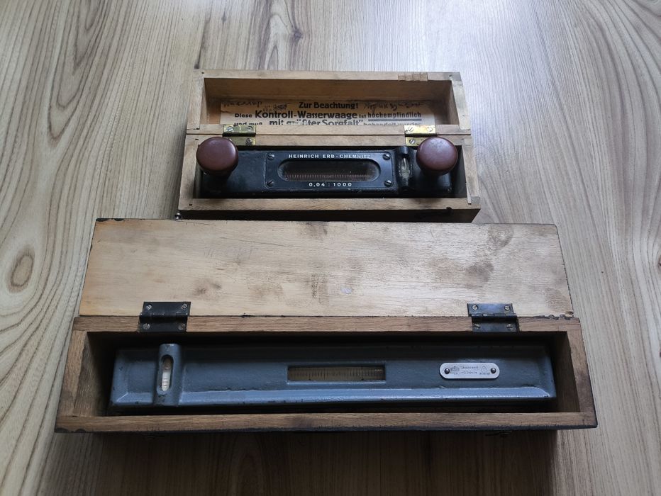 Два машини силно чувствителни нивелира с голяма точност