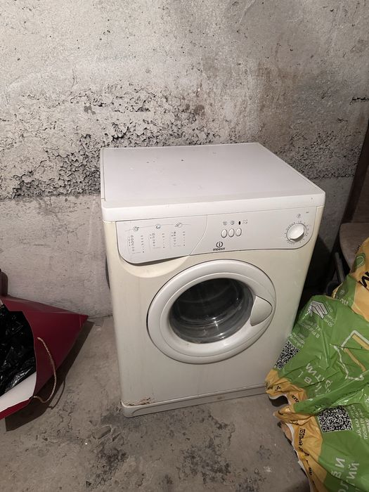 Стриалка indesit работает