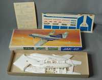 JAK-40 Стара Немска играчка модел на самолет за сглобяване с кутия