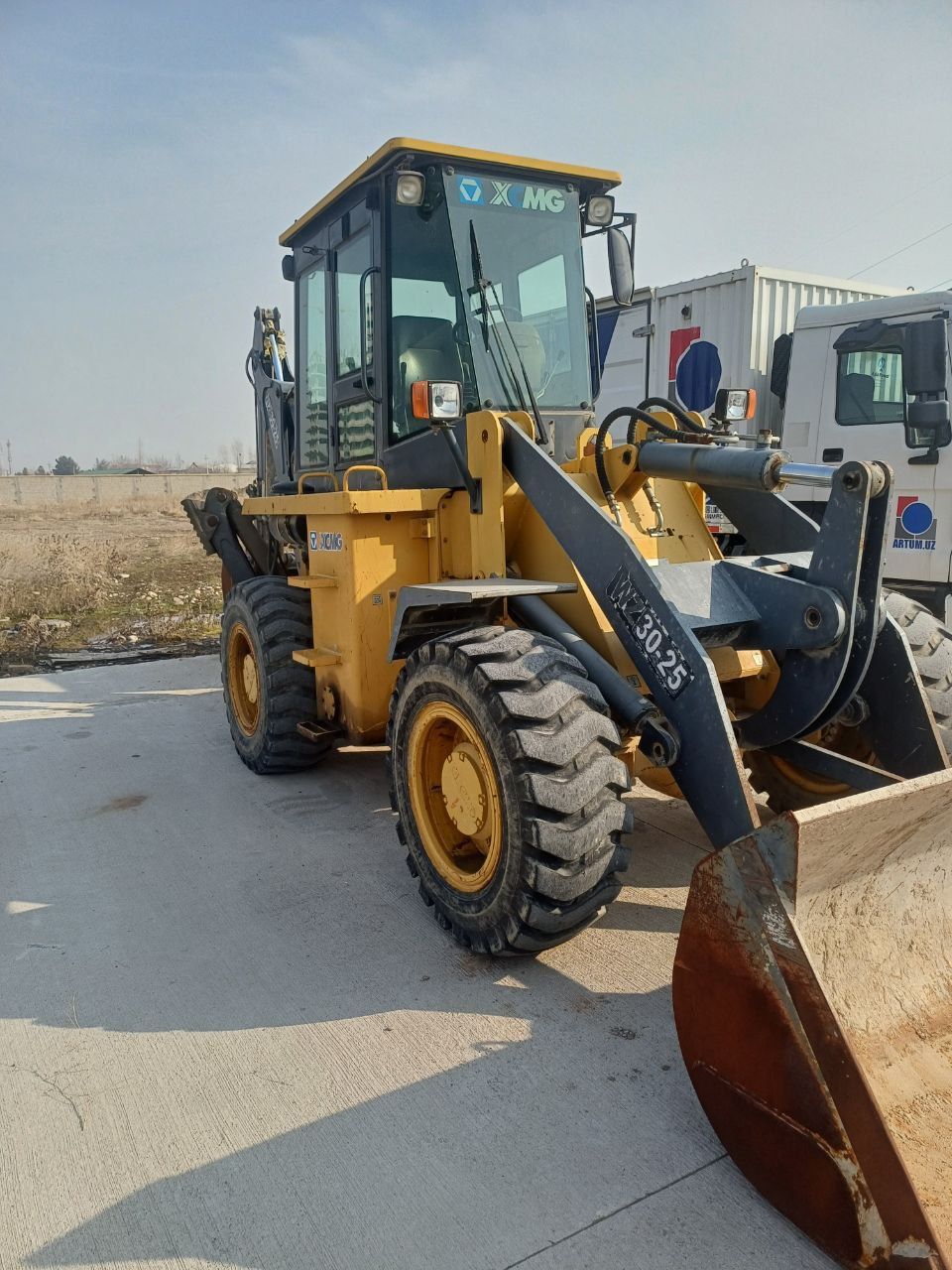 Sotiladi 2013yil 2200 soat ishlagan13500 $