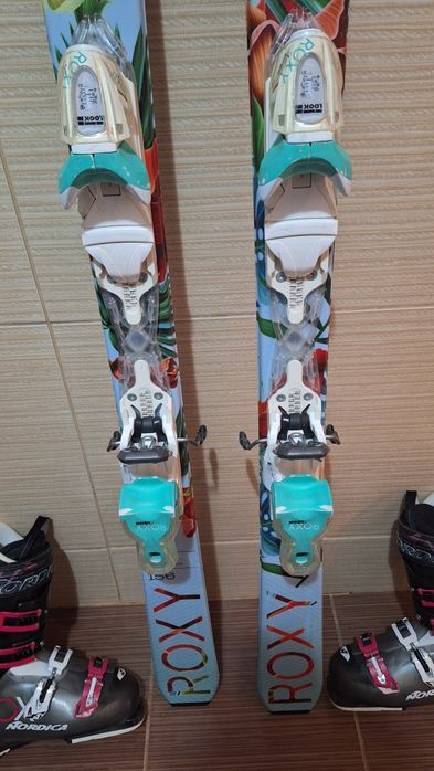 Schiuri 156cm Roxy 3D - clapari ski, casca-set