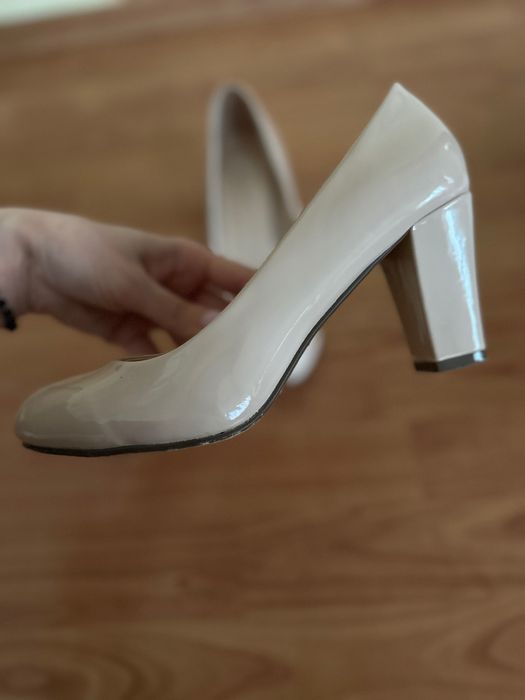 Vand pantofi de dama