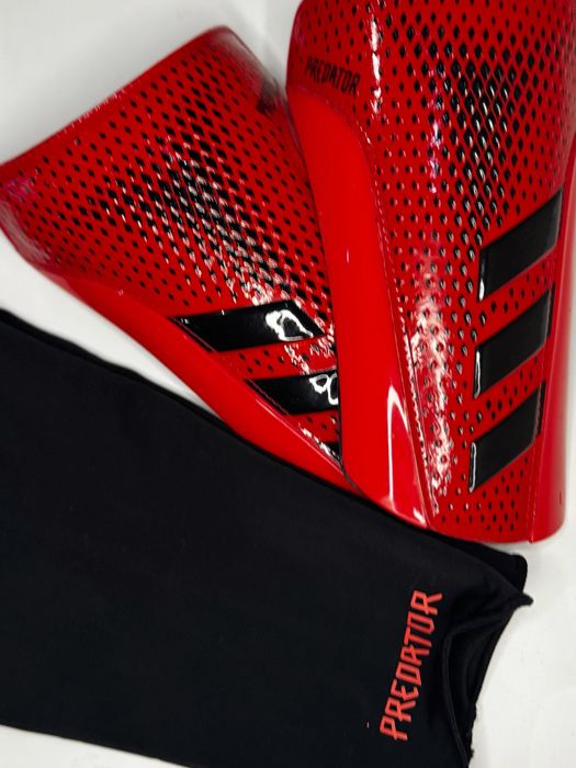 Продаются футбольные щитки adidas predator