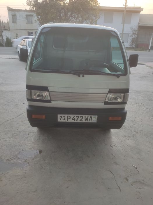 Moshina. Ideal holatda mator karopkada ishi yuk bir qul minilgan 103