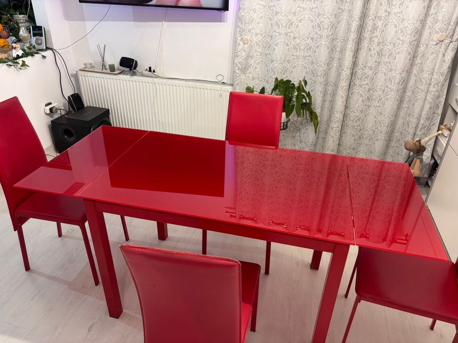 Masa extensibila din sticla 4-6 persoane