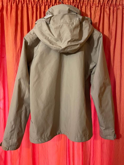 Vând jachetă damă Lafuma, impermeabilă cu membrană Gore-tex, mărime L