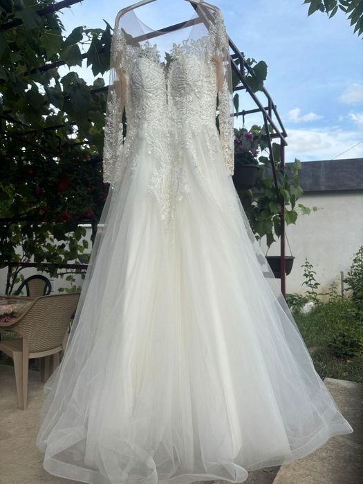 Văd rochie de mireasă