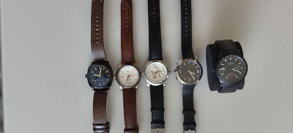 Продам коллекцию оригинальных часов недорого
