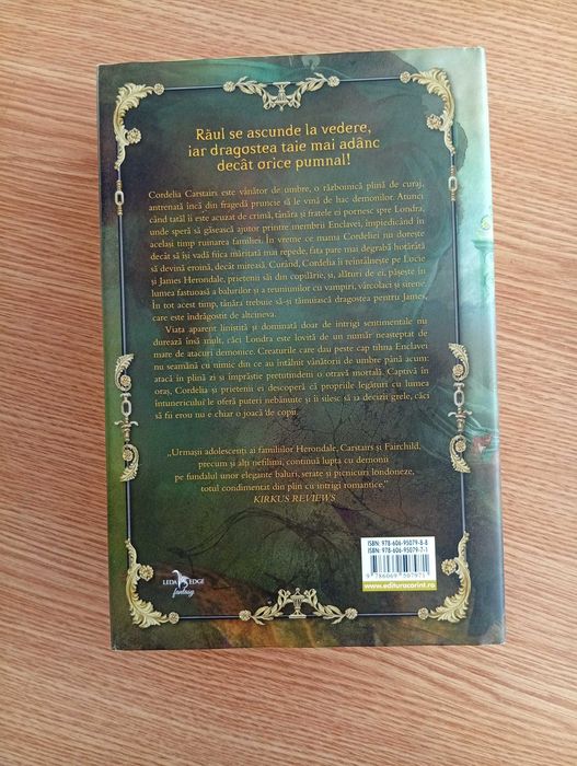 Cartea" Lanțul de aur" de Cassandra Clare