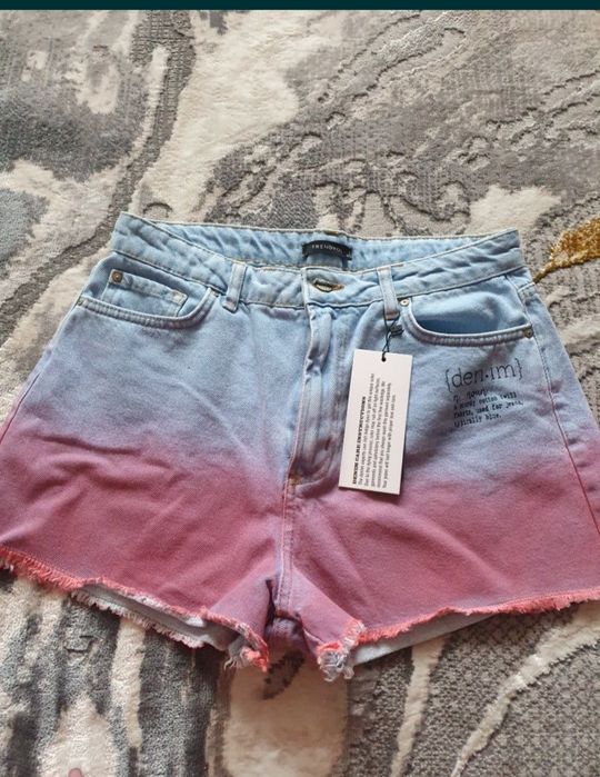 Pantaloni dama scurti