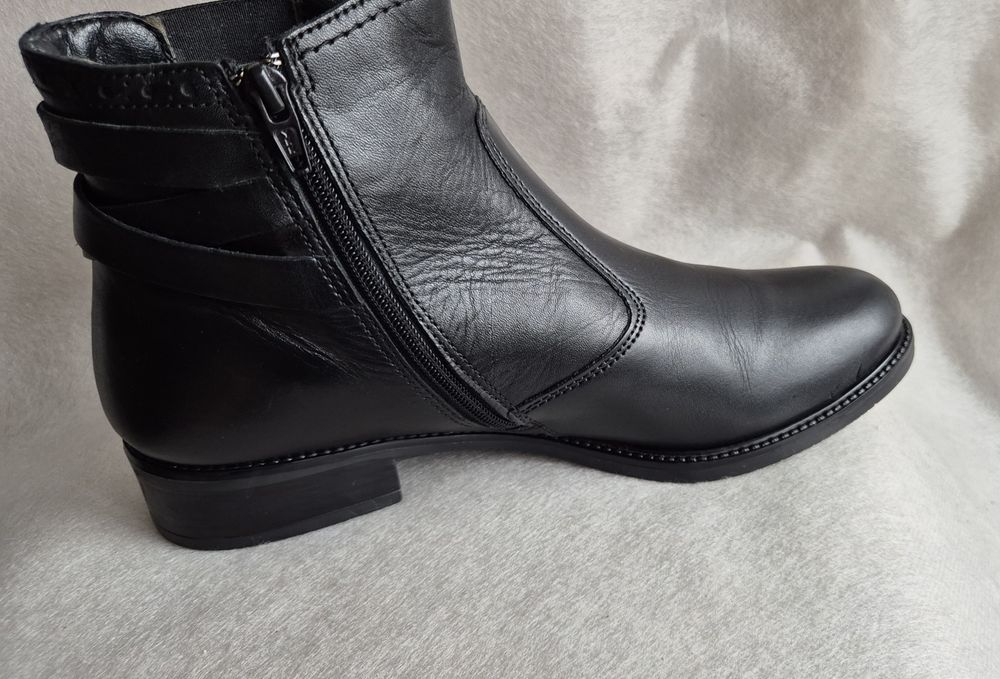 Ghete piele naturala Ellen Black nr.40 Stare de nou