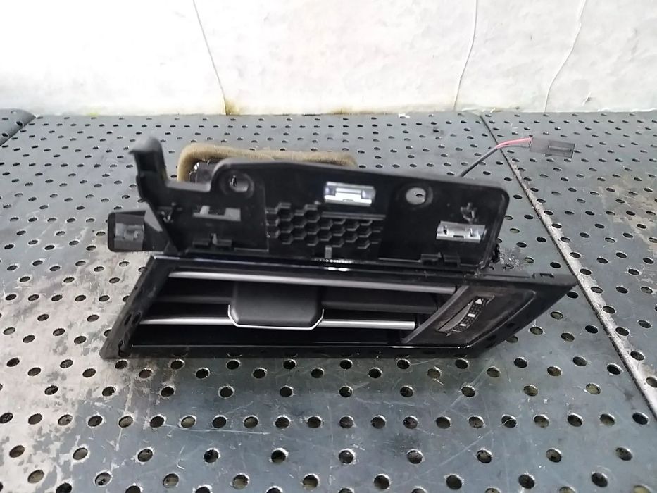 Grila ventilatie bord stanga vw passat b8 3g1819701d 3g1819701