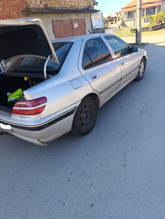 Продавам Пежо 406