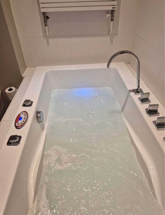 Вана с хидро масаж,светлини и радио музика