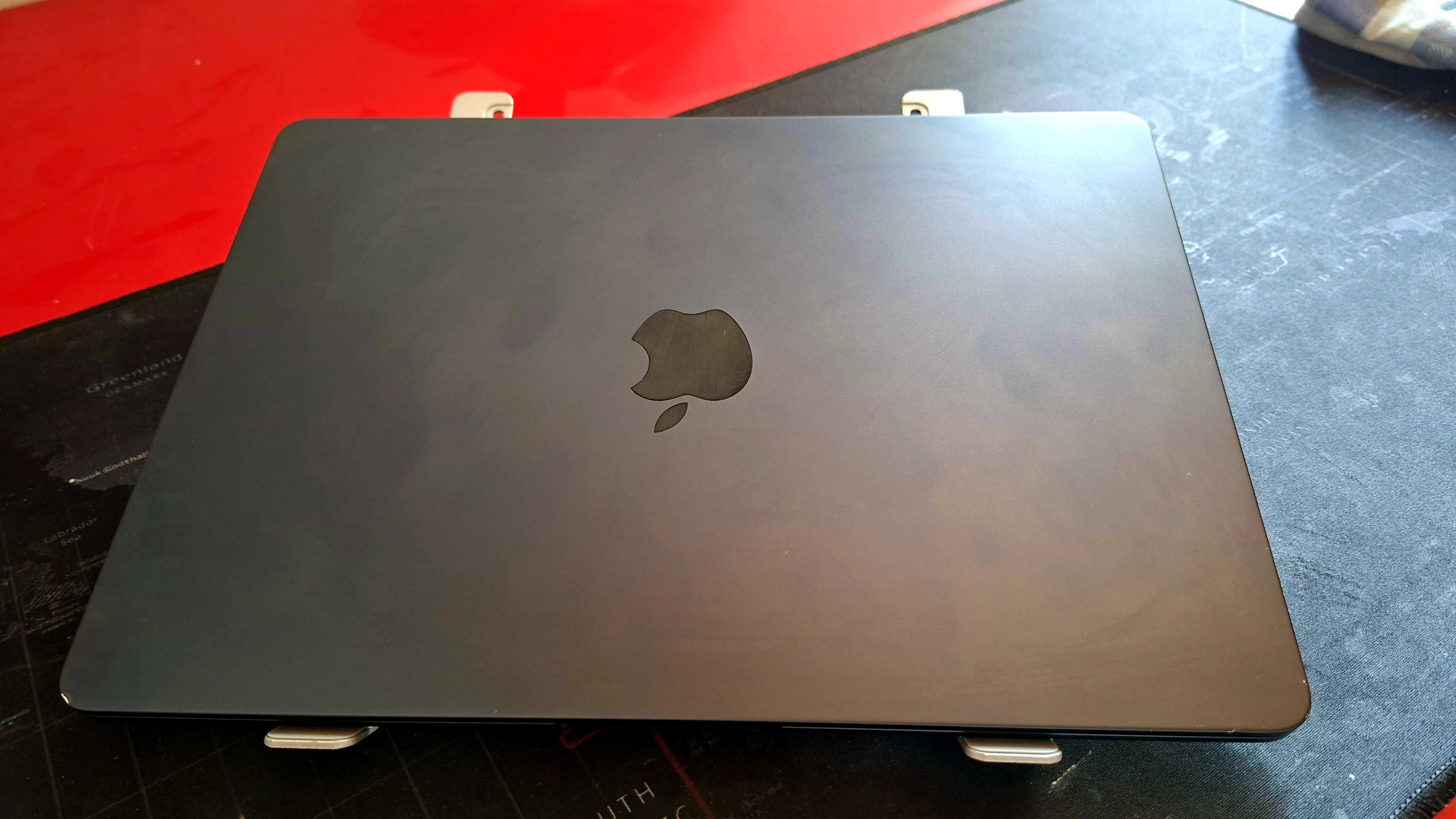 Macbook Air m2 8/256 midnight